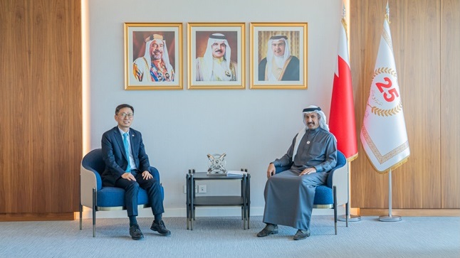 H.E. Ambassador Koo, HeonSang met Dr. Shaikh Abdulla bin Ahmed bin Abdulla Al Khalifa, Minister of Transportation & Telecommunication of the Kingdom of Bahrain(12.26)